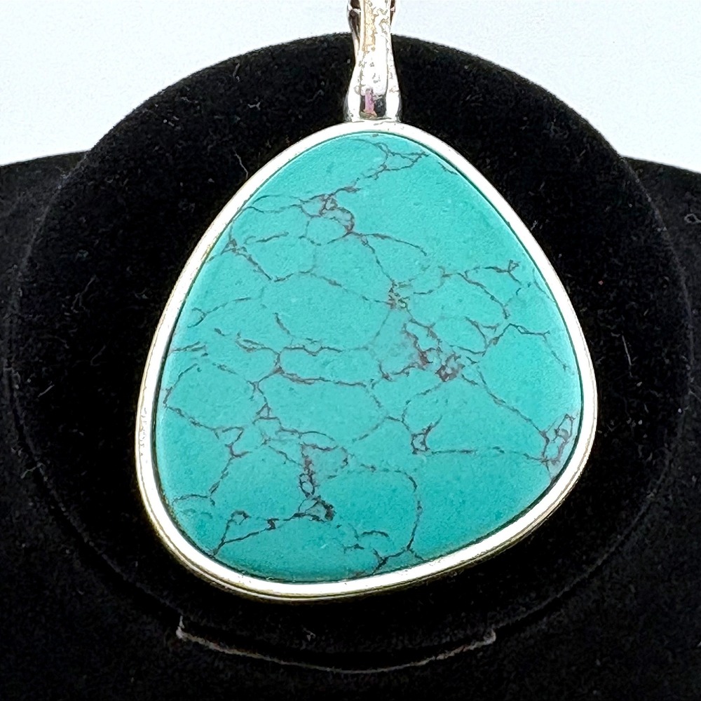 Premier Turquoise Marbled Pendant Silver Tone  Magnetic‎ clasp